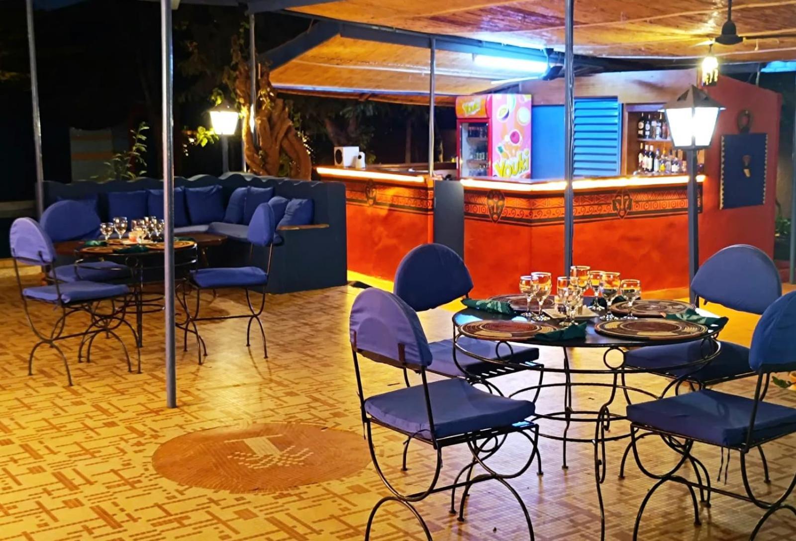 Hotel Les Palmiers 와가두구 외부 사진