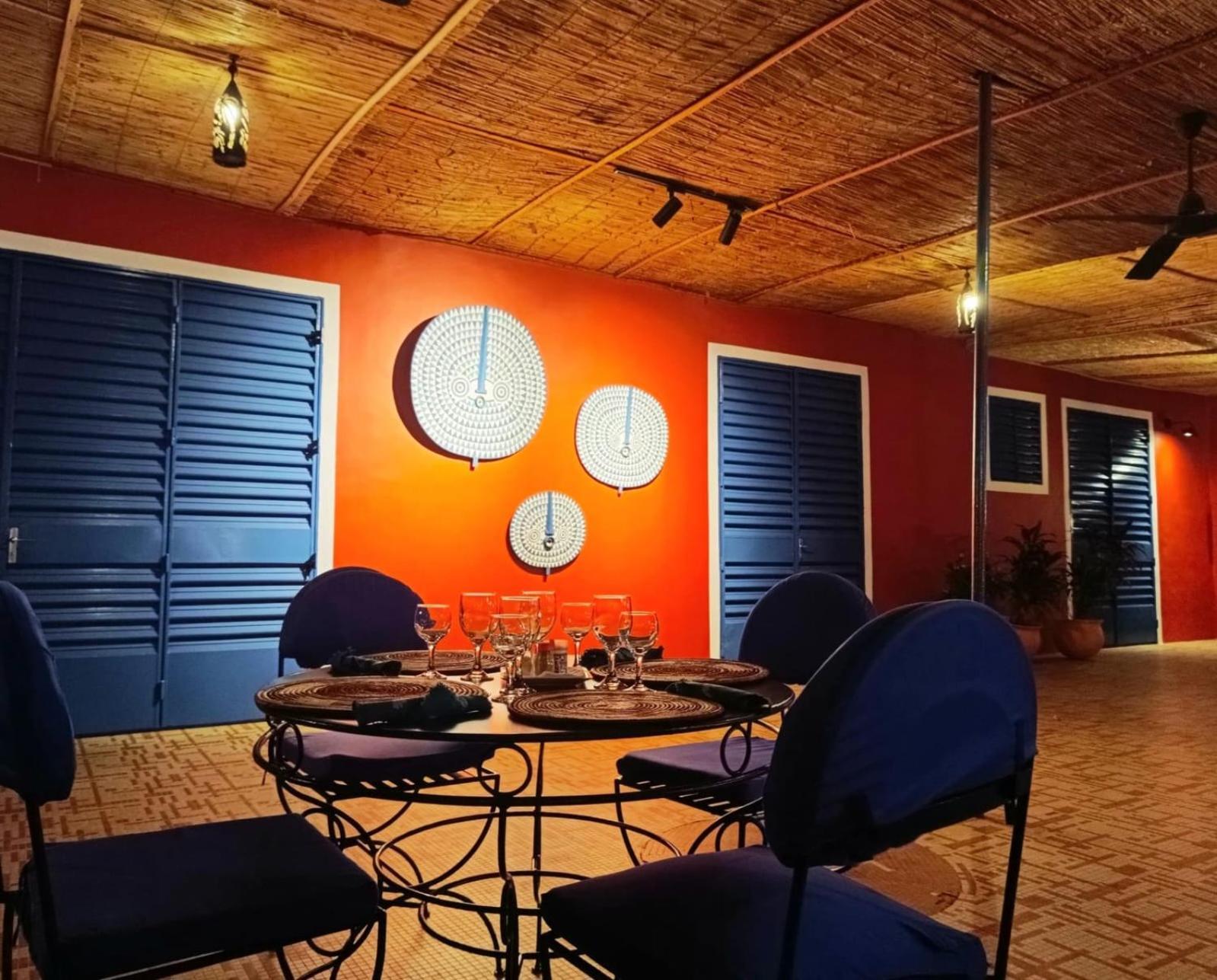 Hotel Les Palmiers 와가두구 외부 사진