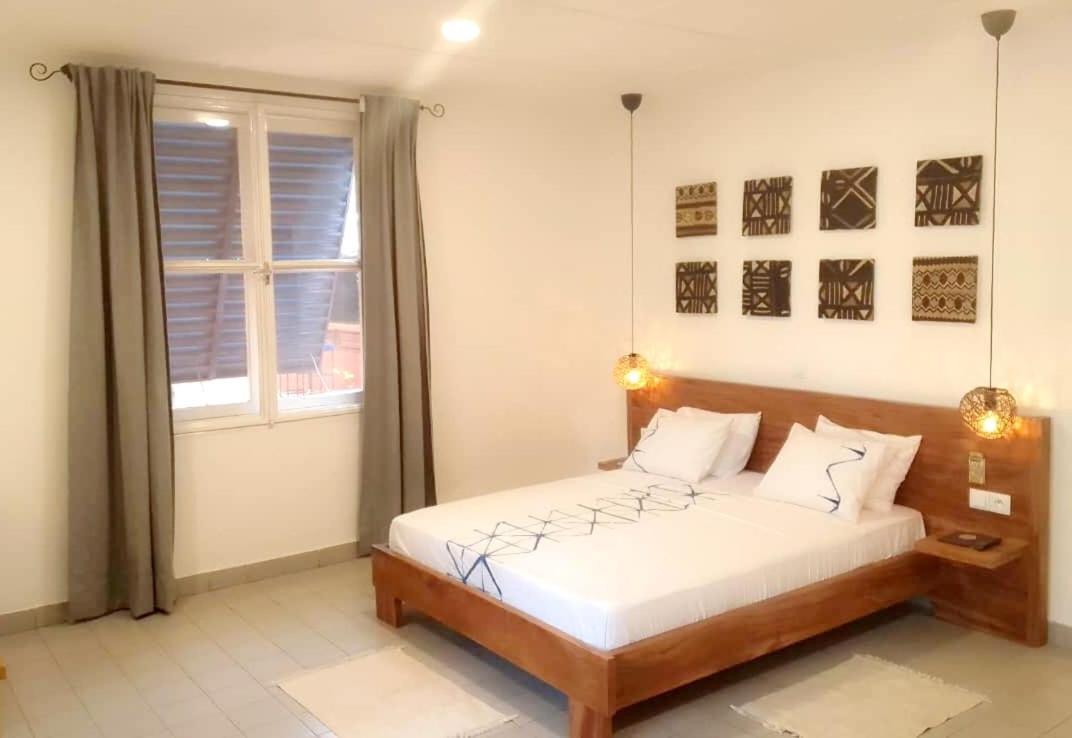 Hotel Les Palmiers 와가두구 외부 사진