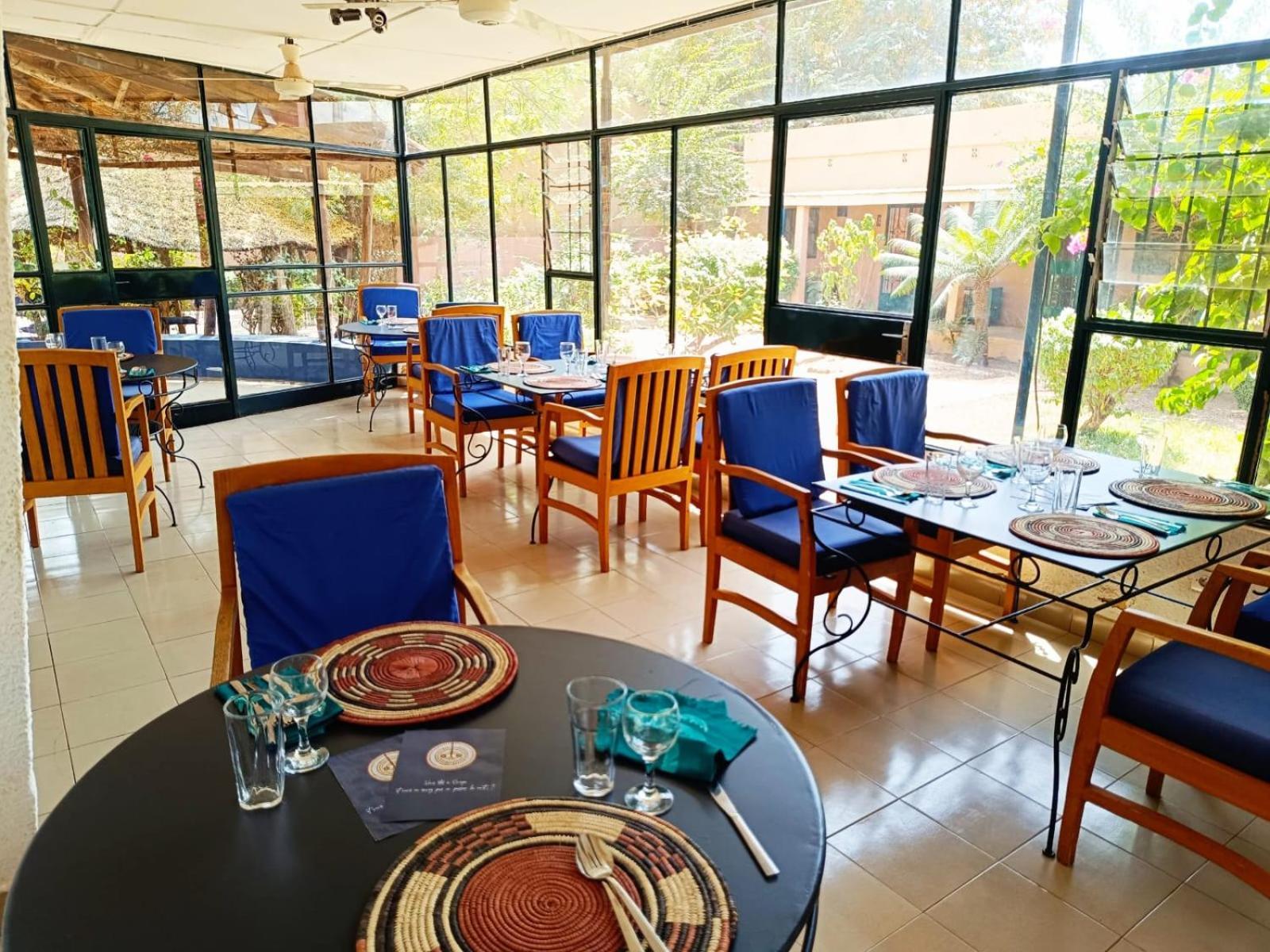 Hotel Les Palmiers 와가두구 외부 사진