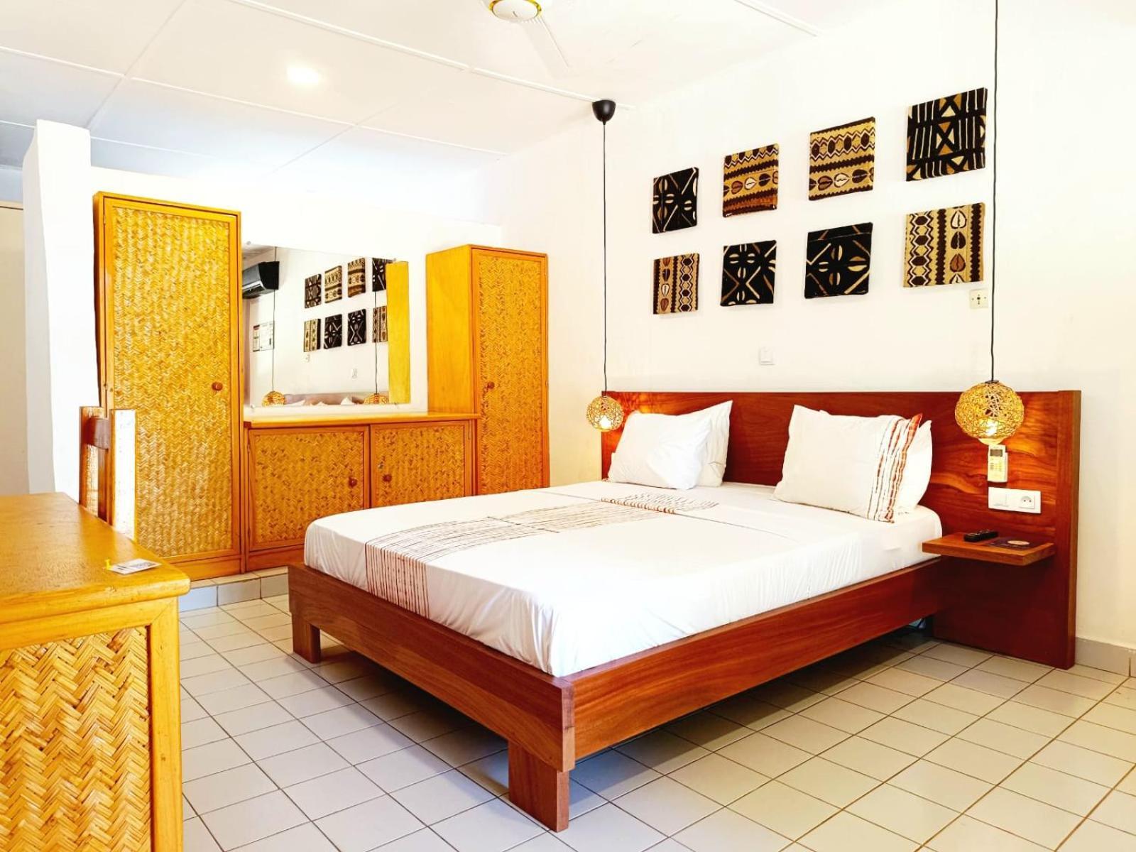 Hotel Les Palmiers 와가두구 외부 사진