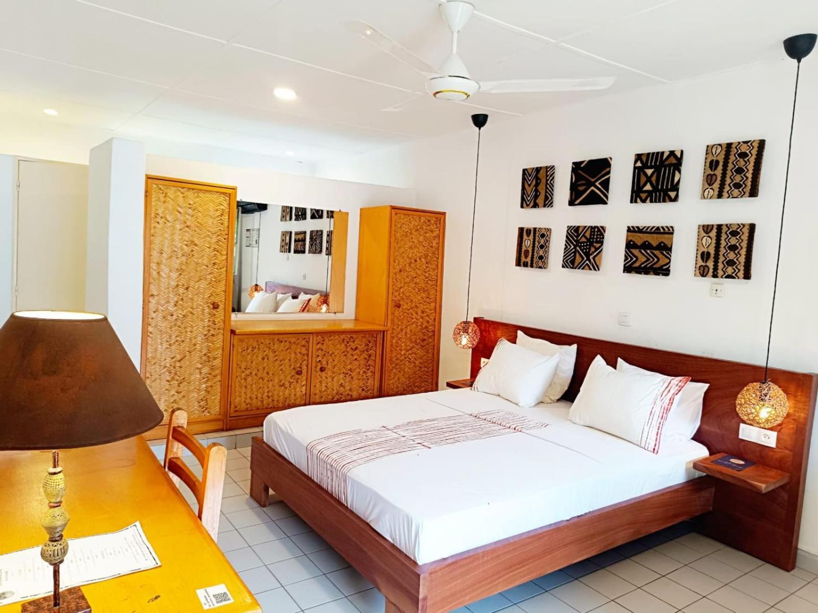 Hotel Les Palmiers 와가두구 외부 사진