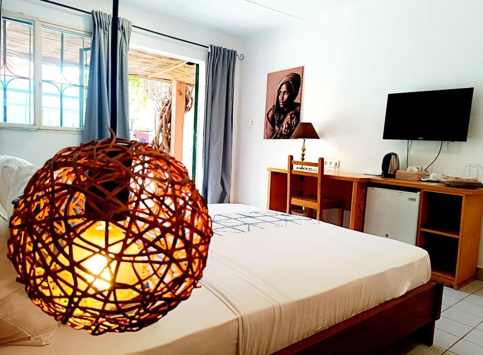 Hotel Les Palmiers 와가두구 외부 사진